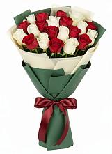 Букет Микс из красных и белых роз в Заворово