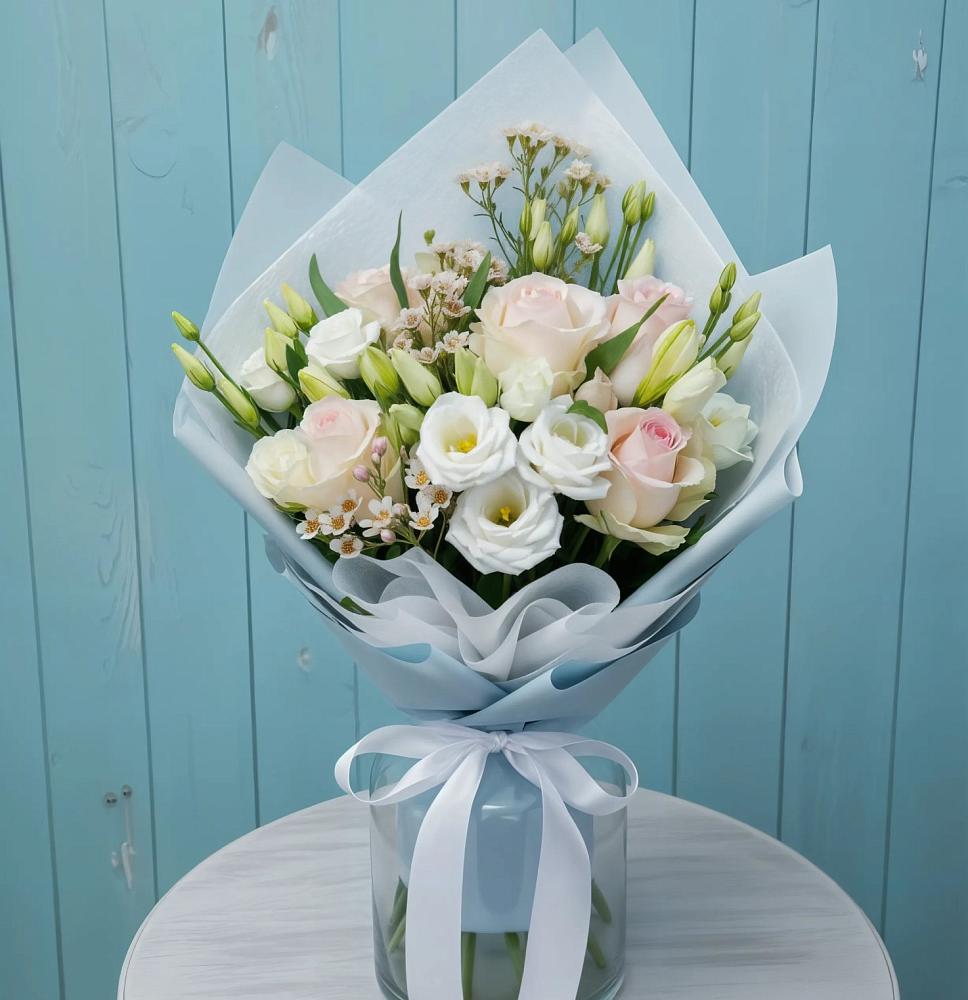 Букет очаровательный аромат в Заворово Букет цветов из: Розы и Лизиантусы в Заворово