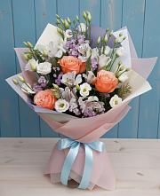 Букет цветов из:  Лизиантусы, Розы, Альстромерии и Гипсофила в Заворово